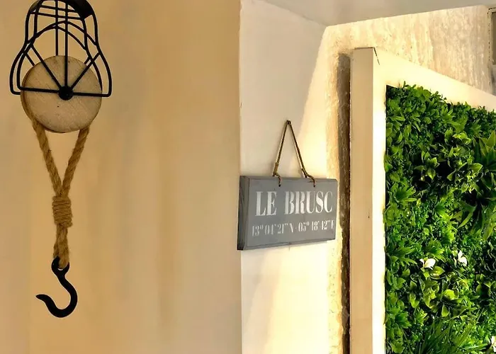 Le Brusc. Design, Parking, Wifi & Double Vue!