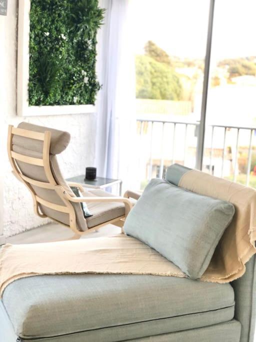 Le Brusc. Design, Parking, Wifi & Double Vue! Apartment Six-Fours-les-Plages