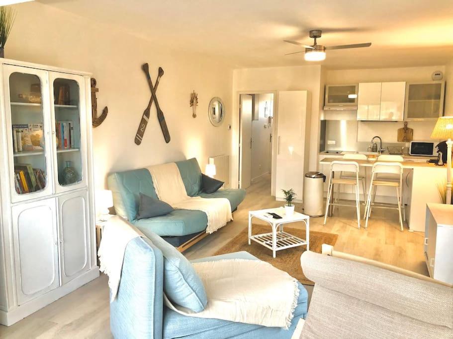 Le Brusc. Design, Parking, Wifi & Double Vue! Apartment Six-Fours-les-Plages